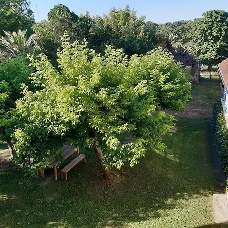 בית נופש Le Du Chateau Monget