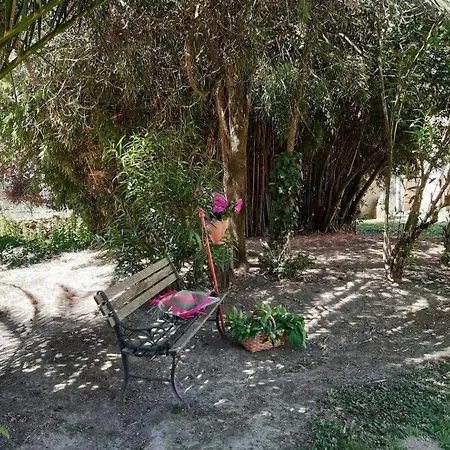 Le Du Chateau בית נופש